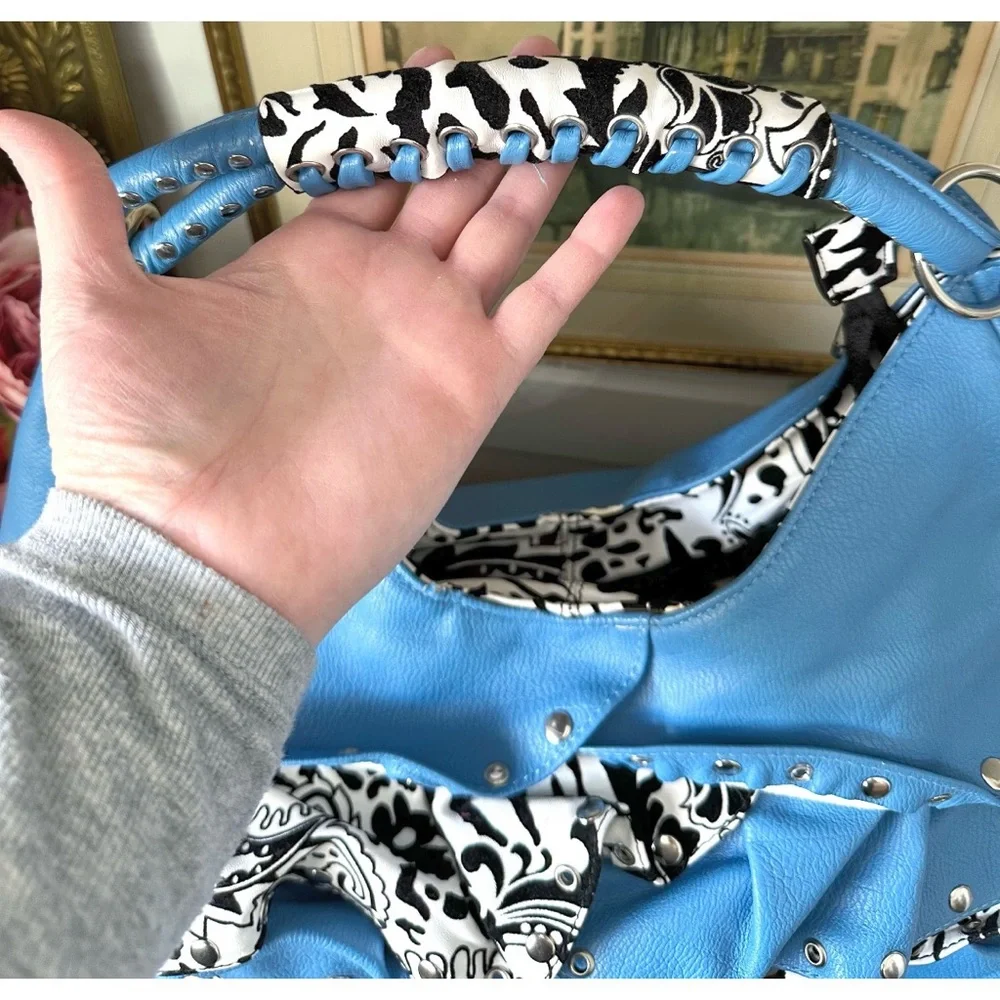 Large Blue hobo shoulder bag, features a distinctive tiered, ruffled design - Picture 4 of 8